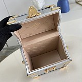 争奪戦​ルイヴィトン ショルダーバッグ コピー the Camera Box vud53301