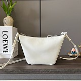 ロエベ ハンモックショルダーバック コピー loi93538