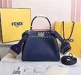 入手困難フェンディ 偽物 ピーカブー ミニ フルグレインレザー バッグ feq31832