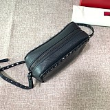 定番ヴァレンティノ ショルダーバッグ コピー ハンドバッグ★ロックスタッズ Vuf33430