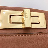 フェンディ 偽物 ピーカブー アイシーユー レザーバッグ fep54970
