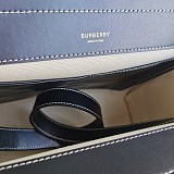 人気急上昇バーバリー ショルダーバッグ 偽物 ミニ ツートン キャンバス＆レザー ポケットバッグ Baz55041