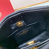 新作 ヴァレンティノ チェーンバッグ スーパーコピー レディース V0520 Vuo61478