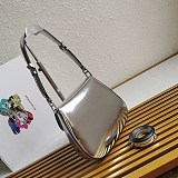 セール新作 プラダ★フラップ付きクレオショルダーバッグ 偽物 puv08714