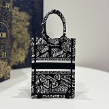 ギフトに最適ディオール BOOK TOTE ミニ フォンバッグ 偽物 S5555COMPM993