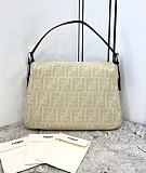 日本未入荷フェンディ 偽物 アンダーアームバッグ fee67941
