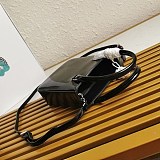 21-22AW【プラダ】スモール ブラッシュドレザー 偽物 トートバッグ puv49051