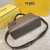 可愛いフェンディ バイ ザ ウェイ 偽物 ミディアム レザー ボストンバッグ fef32918