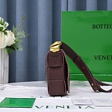 【日本未発売】ボッテガヴェネタ 偽物 カセット クロスボディバッグ bog97002