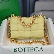 《大人気》ボッテガヴェネタ ザチェーン カセット コピー レザー製クロスボディバッグ bos33934 《大人気》ボッテガヴェネタ ザチェーン カセット コピー レザー製クロスボディバッグ bos33934