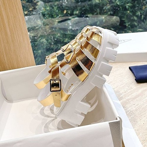 最新でオシャレプラダ スーパーコピー モノリス フォームラバー サンダル pux30524