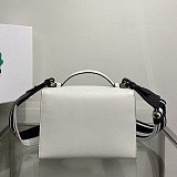 超話題!プラダ モノクローム サフィアーノ レザー バッグ 偽物 puo64777
