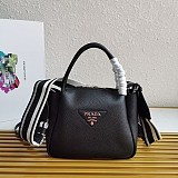 プラダ コピー ショルダーバッグ レザー 送料込 1BC146