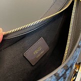☆超人気☆フェンディ ショルダーバッグ 偽物 2Way ロゴ O LOCK SWING HOBO fet74122