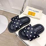 希少色 ルイヴィトン プールピロー・ライン ミュール コピー vut91799