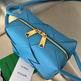 人気急上昇 ボッテガヴェネタ ミニ カセット 偽物 カメラバッグ boc68215