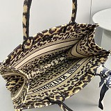 関税なしディオール Book Tote トートバッグ偽物 ヒョウ柄 バッグレオパード刺繍 M1286ZRHM ブックトート dei75907