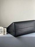 ☆超人気☆ロエベ ショルダーバッグ コピー ベルリンゴ グレインカーフ ラージ lop50262