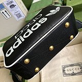超話題!アディダス グッチ コラボ 偽物 メンズ ミニショルダーバッグ 4色 guh94317