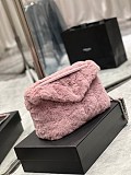 目を惹くカラーサンローラン ショルダーバッグ コピー ルル パファー スモール メリノシャーリング Saj38316