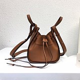 欲しい♡超限定♪ロエベ ハンモック 偽物 ドローストリング ショルダーバッグ 0010473155