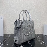 【人気】プラダ 偽物 に刺繍 トートバッグ 1BA341