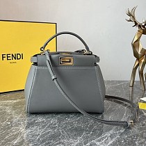 人気 フェンディ コピー ショルダーバッグお洒落に♪ fep97673 人気 フェンディ コピー ショルダーバッグお洒落に♪ fep97673