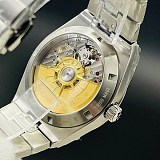 【日本未発売】ヴァシュロン コンスタンタン オーヴァーシーズ デュアルタイム vaa23942