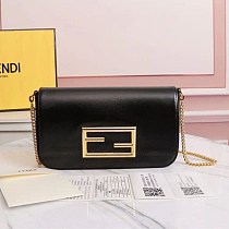 21-22AWフェンディ 偽物 財布内蔵ミニバッグ ポーチ付き ブラックレザー ミニバッグ 8BS032AHM0F0KUR 21-22AWフェンディ 偽物 財布内蔵ミニバッグ ポーチ付き ブラックレザー ミニバッグ 8BS032AHM0F0KUR