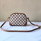 国内完売☆セリーヌ ショルダーバッグ 偽物 カメラバッグ トリオンフの刺繍 194332CS819BR