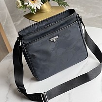 プラダ メッセンジャーバッグ スーパーコピー puq37713 プラダ メッセンジャーバッグ スーパーコピー puq37713