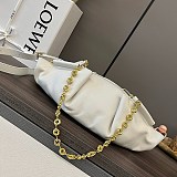 ロエベ パセオバッグ 偽物 スモール（シャイニーナパカーフ） A709P48X02