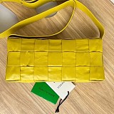 完売人気☆テガ ヴェネタ カセット クロスボディ バッグ 偽物 bow79011