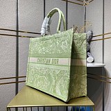 人気急上昇ディオール ブックトート コピー バッグ トワル ドゥ ジュイ エンブロイダリー 2サイズ des74835