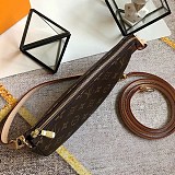 【奇跡の再入荷！即発送】ルイヴィトン ショルダーバッグ 偽物 モノグラム ポシェット アクセソワール バッグ M40712