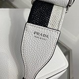 すぐ届 プラダ レタリングロゴ レザー ショルダーバッグ 偽物 puc97248