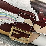 最新でオシャレ フェンディ バゲット 偽物 ミディアムファブリックバッグ fen90010