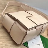 春もの新作ボッテガ ヴェネタ 偽物キャンディー カセット クロスボディミニバッグ boc46004