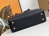 定番バーバリー ハンドバッグ 偽物 ミディアムレザーハーフキューブバッグ 80350551