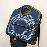 大人気！バーバリー コピーミニ デニム＆レザー ロゴポケットバッグ 80390901