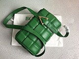 ボッテガヴェネタ スーパーコピー パデッドカセット ショルダーバッグ グリーン boz19602