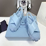 セレブ多数愛用プラダ 偽物 モノリス パデッド ナッパレザーサンダル pum26463