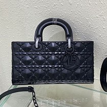 即発送 ディオール LADY D-JOY ミディアムバッグ 偽物 dee57244 即発送 ディオール LADY D-JOY ミディアムバッグ 偽物 dee57244