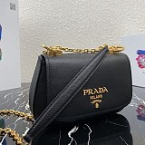追跡付き 安いプラダ サフィアーノレザー ショルダーバッグ 偽物 puo73540