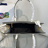 可愛いプラダ サフィアーノレザー ハンドバッグ コピー puw42400