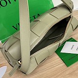 完売必至ボッテガ ヴェネタ ブリック カセット ショルダーバッグ コピー 709360VMAY12916