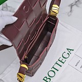 【日本未発売】ボッテガヴェネタ 偽物 カセット クロスボディバッグ bog97002