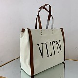 入手困難ヴァレンティノ トートバッグ 偽物 ショッピングバッグ NEON VLTN キャンバス ミディアム Vui76345