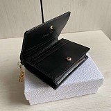 人気No1 レディディオール ミニウォレット 偽物 パテントカーフスキン 2つ折り S0178OVRB_M900