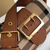 日本未入荷【バーバリー ショルダーバッグ 偽物】クロスボディ ZIP&バックル Baw86557